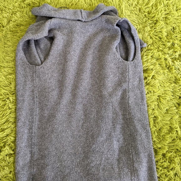 Sleeveless Cardigan - Picture 3 of 4